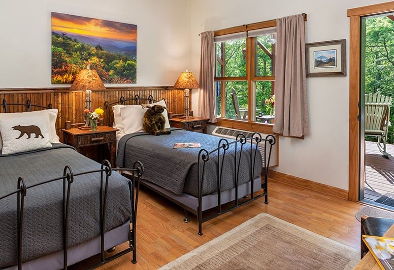 The Mountain Room set up as two twin beds at Bent Creek Lodge